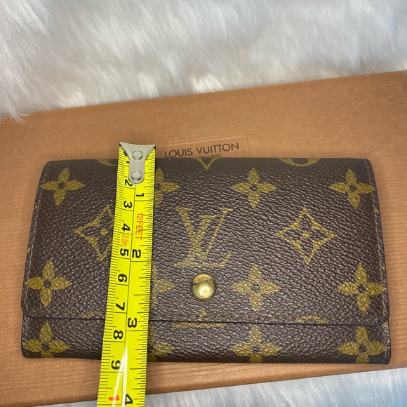 🛑SOLD🛑 LOUIS VUITTON Tressor Wallet - Picture 10 of 13